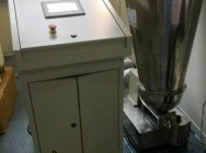 Twin screw loss-in-weight metering feeders
