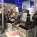 A. Schulman pokazuje folię InVision na targach K 2007