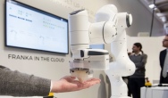 Parada robotów na największych światowych targach przemysłowych