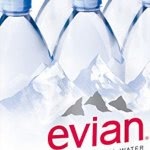 Od 2025 r. woda Evian tylko w butelkach pochodzących z recyklingu