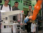Robot przemysłowegy KUKA współpracujący z drukarką tamponową Tampotechniki